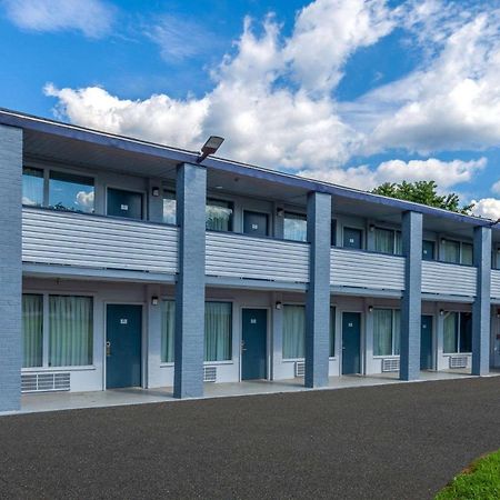 Travelodge By Wyndham Charles Town - Harpers Ferry Экстерьер фото