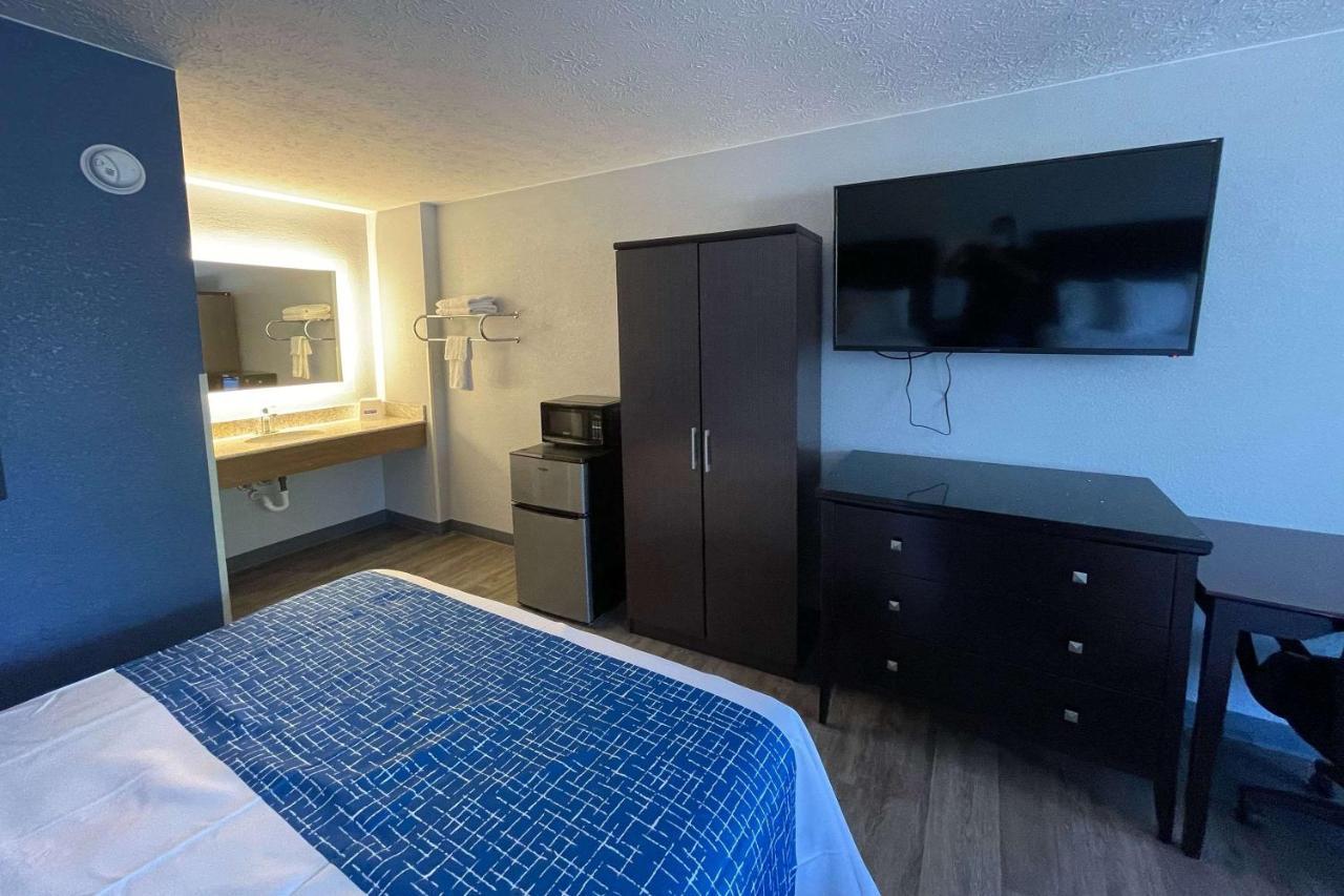 Travelodge By Wyndham Charles Town - Harpers Ferry Экстерьер фото