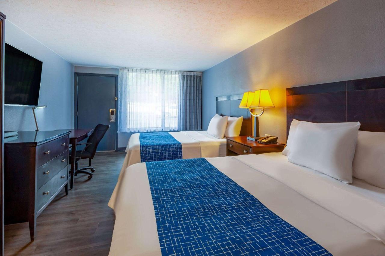 Travelodge By Wyndham Charles Town - Harpers Ferry Экстерьер фото
