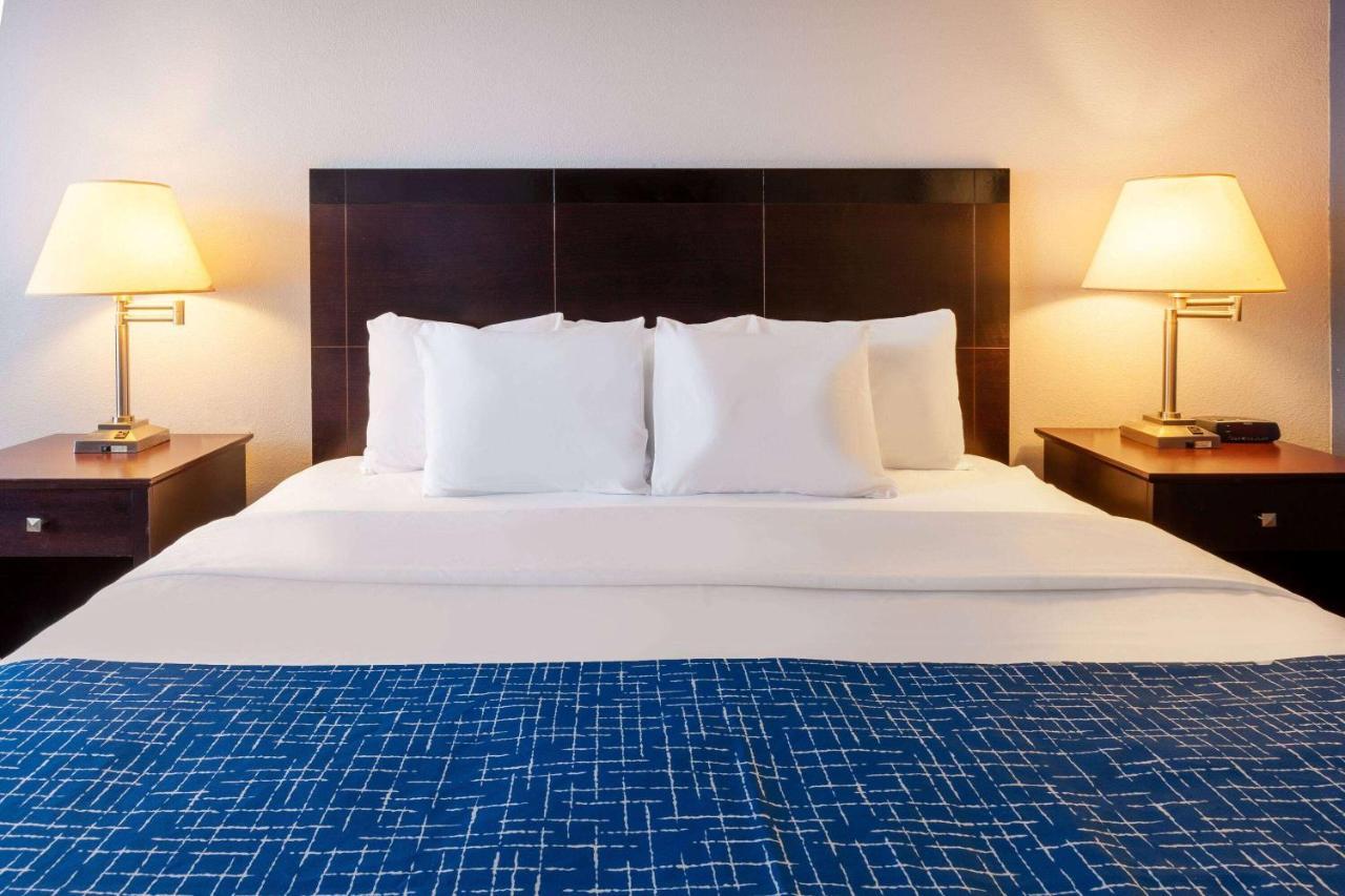Travelodge By Wyndham Charles Town - Harpers Ferry Экстерьер фото