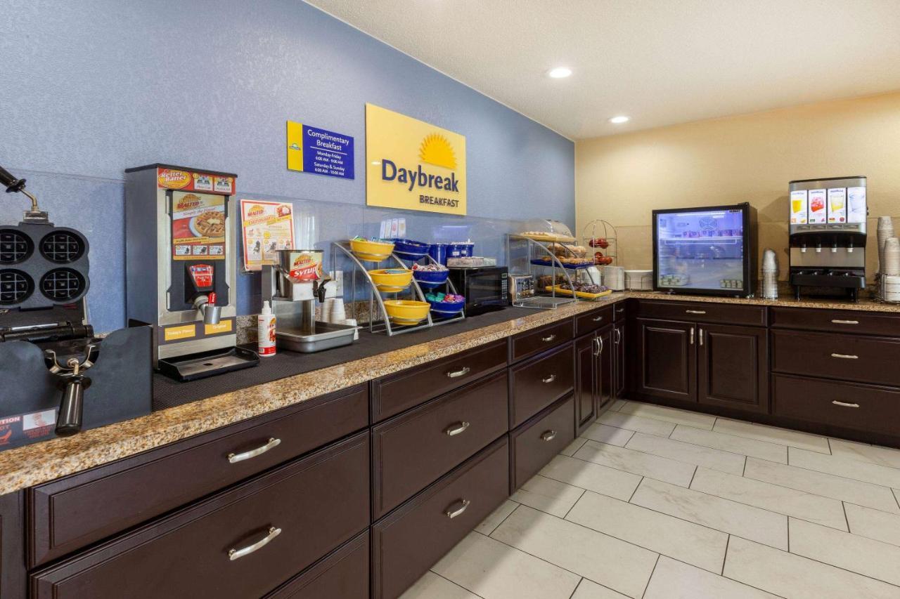 Travelodge By Wyndham Charles Town - Harpers Ferry Экстерьер фото
