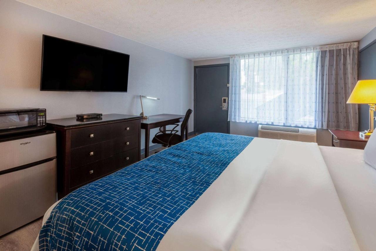 Travelodge By Wyndham Charles Town - Harpers Ferry Экстерьер фото