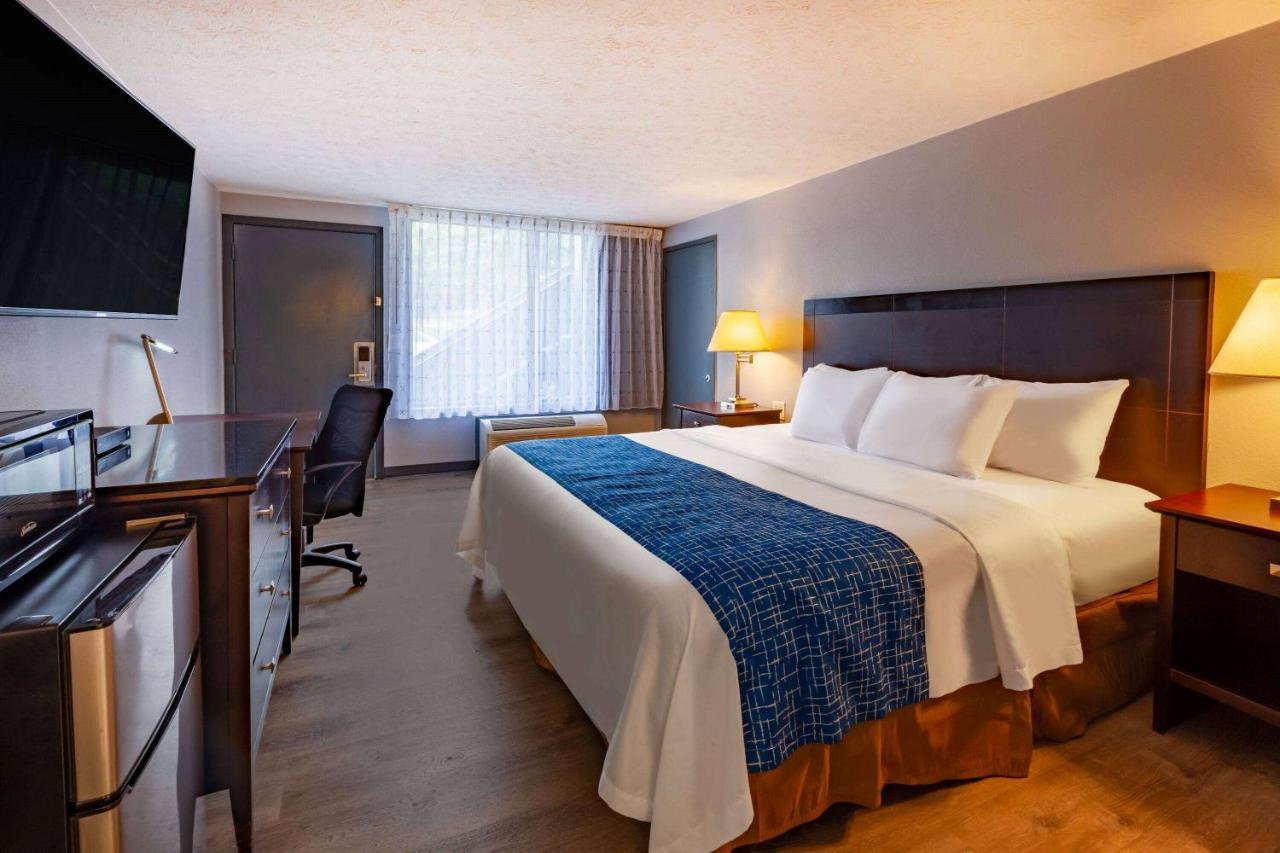 Travelodge By Wyndham Charles Town - Harpers Ferry Экстерьер фото