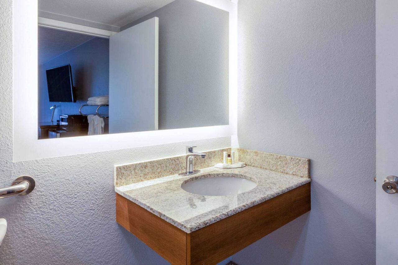 Travelodge By Wyndham Charles Town - Harpers Ferry Экстерьер фото